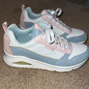 Skechers color block lace-up fashion sneaker